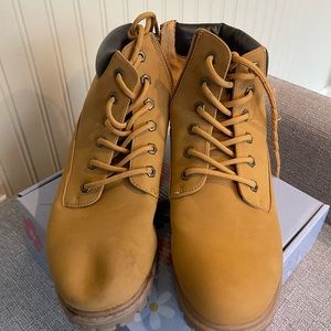 Short boot laces. Never worn. US size 8.5